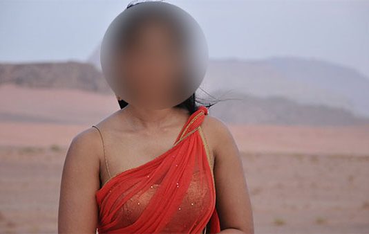 ஒரே வீட்டில் நடிகையுடன் உல்லாசம்.. படவாய்ப்புக்காக கழட்டிவிட்ட வாரிசு நடிகர்!!