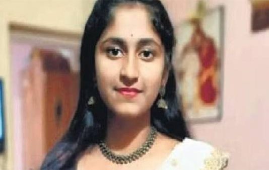 பைக்கிற்கு அண்ணன் பெட்ரோல் ஊற்றும்போது தங்கைக்கு நேர்ந்த துயரம்!!