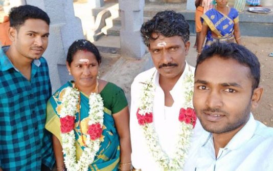 அம்மாவுக்கு மாப்பிள்ளை தேடி பிடித்து மறுமணம் செய்து வைத்த மகன்கள்!!