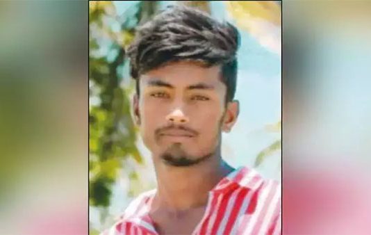 மைதானத்தில் சரிந்து விழுந்து கபடி வீரர் திடீர் மரணம்.. சோகத்தில் கதறிய கல்லூரி நண்பர்கள்!!