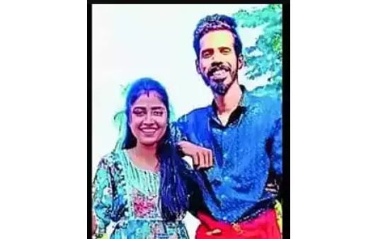 தேனிலவில் செல்ஃபி… மலை உச்சியில் இருந்து தவறி விழுந்து புதுமணப்பெண்ணுக்கு நேர்ந்த சோகம்!!