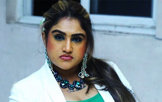 கேப் விடாமல் பண்ணுவேன்… எவனும் என்னை ஒன்னும் பண்ணமுடியாது: வனிதாவின் துணிச்சல் பேச்சு!!