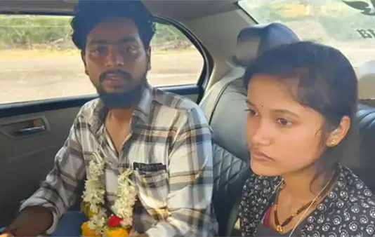 சினிமா பாணியில் பரபரப்பாக நடந்த திருமணம் : காரில் காதலிக்கு தாலி கட்டிய காதலன்!!