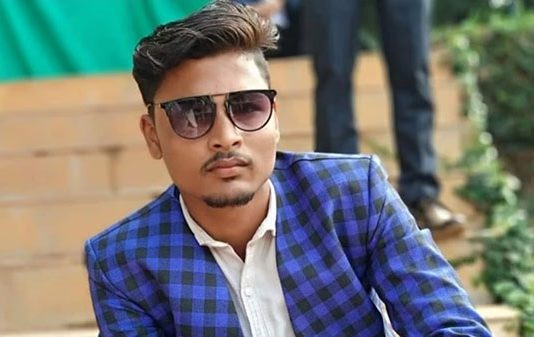 கள்ளக்காதல் விவகாரம்… தலையில் கல்லைப் போட்டு இளைஞன் படுகொலை!!