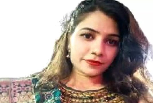 அலுவலகத்தின் மாடியிலிருந்து குதித்த இளம்பெண்.. சிசிடிவி பார்த்து அதிர்ந்த போலீசார்!!