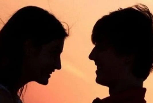 17 வயது சிறுவனுடன் எஸ்கேப்பாக நினைத்த 8ம் வகுப்பு மாணவி ரூமில் வசமாக சிக்கினார்… மருத்துவ பரிசோதனையில் அதிர்ச்சி!!