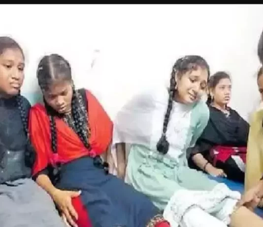 தினமும் 200 தோப்புக்கரணம்… பள்ளியில் மயங்கி சரிந்த 50 மாணவிகள் மருத்துவமனையில் அனுமதி!!