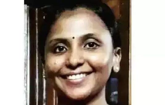 மருத்துவ கல்லூரி பேராசிரியை தூக்கிட்டு தற்கொலை செய்த சோகம்!!