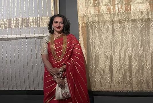 ரூ.20000 கோடிக்கு சொத்து, ஆனால் ராணி அணியும் புடவை 100 ஆண்டுகள் பழமையானது – ஏன் தெரியுமா?