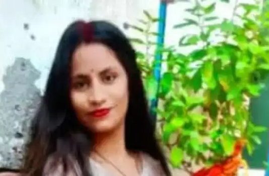 சூட்கேஸில் எரிந்த நிலையில் கிடந்த பெண் சடலம்.. போலீஸ் விசாரணையில் வெளிவந்த அதிர்ச்சி உண்மை!!