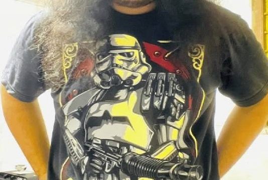 நிஜ வாழ்க்கையில் வில்லனாக என்னை வாடகைக்கு வாங்கலாம் புதிய முறையில் வருமானம் ஈட்டும் இளைஞர்!!