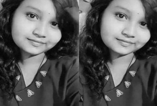 ஓடும் ரயிலில் செல்ஃபி எடுக்க முயன்ற 20 வயது பெண்.. அடுத்து நேர்ந்த துயரம்!!