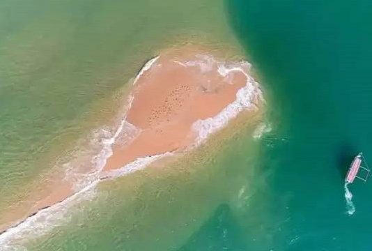 30 நிமிடங்கள் மட்டுமே தோன்றி பின்னர் மறைந்துவிடும் இந்திய தீவு பற்றி உங்களுக்கு தெரியுமா?