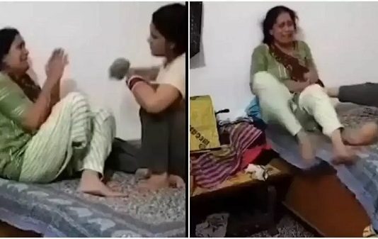 வலி தாங்க முடியல தாயை முடியை பிடித்து அடிக்கும் மகள்!!