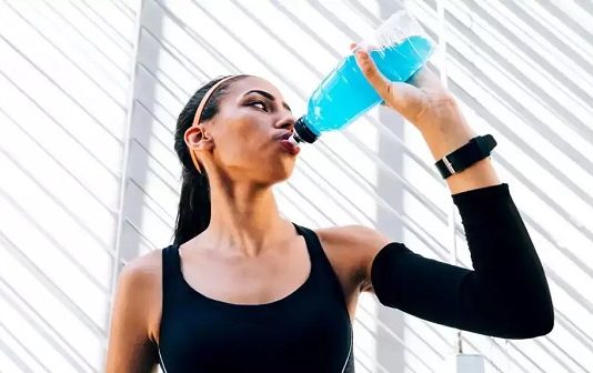 தினமும் ’எனர்ஜி ட்ரிங்க்’ குடித்த இளம்பெண் பரிதாபப் பலி!!