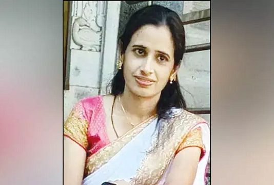 அடுத்த வாரம் திருமணம் : முன்னாள் காதலன் மிரட்டியதால் ஆசிரியை எடுத்த விபரீத முடிவு!!